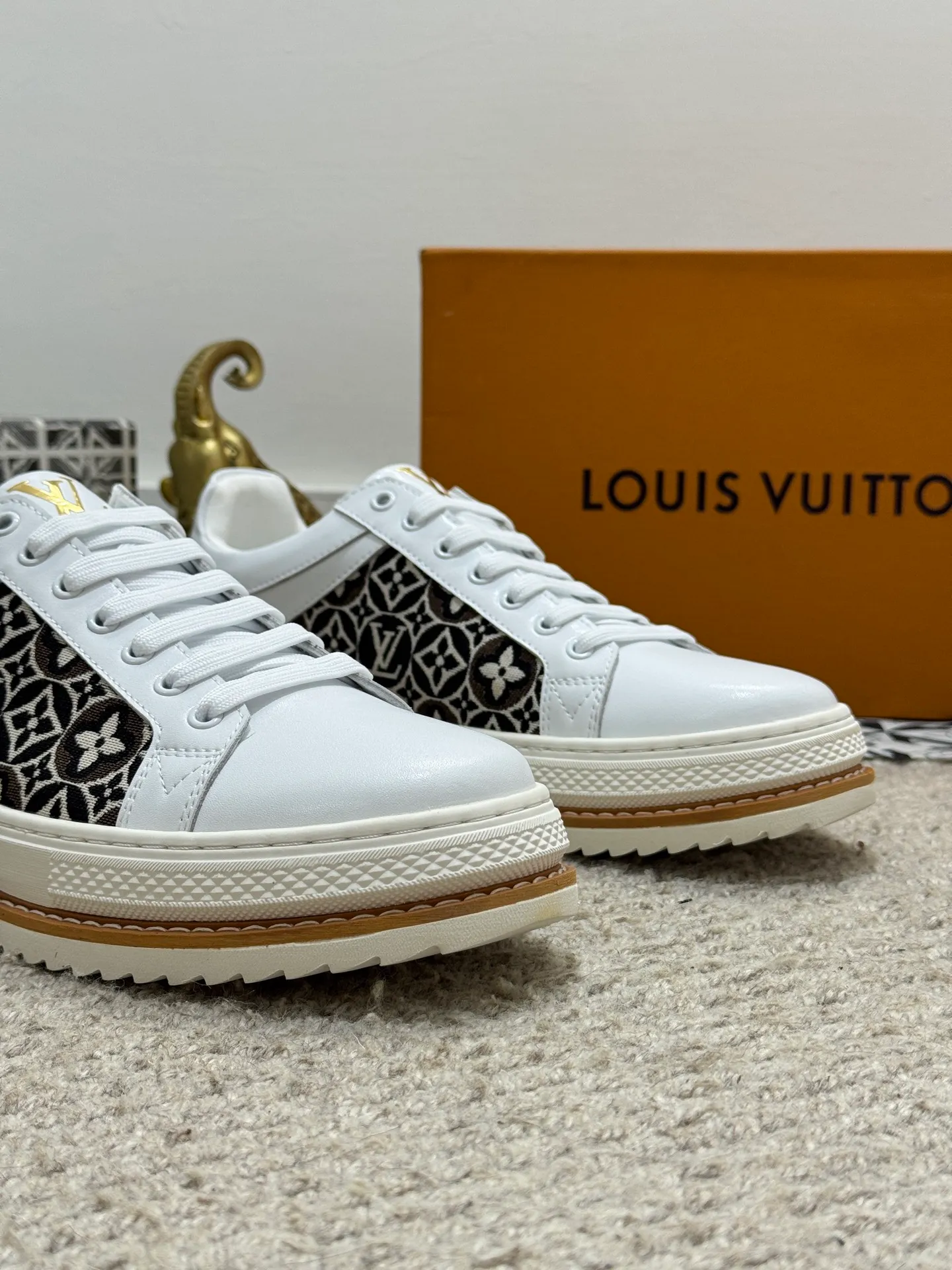 Men's shoes 💰400 [New style] 🌂🌂Top original order - Louis Vuitton®️ Trendy and fashionable yet low-key men's casual shoes, uppers made of cowhide leather stitched with LV special canvas presbyopia, comfortable and breathable, mesh lining, original rubber outsole, 2 colors optional~a must-have for stylish men. Size: 38-44 (45 customized